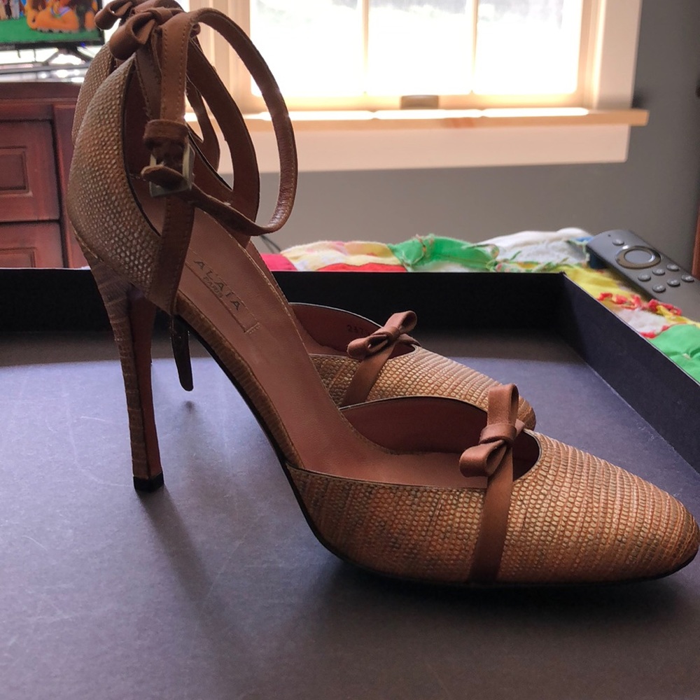 Alaia Pumps